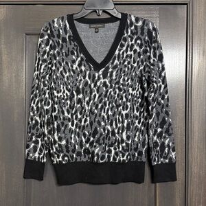 Banana Republic women’s v neck Animal print merino wool blend sweater S‎